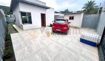 Casa com 2 dormitórios à venda, 64 m² por R$ 520.000,00 - Massaguaçu - Caraguatatuba/SP