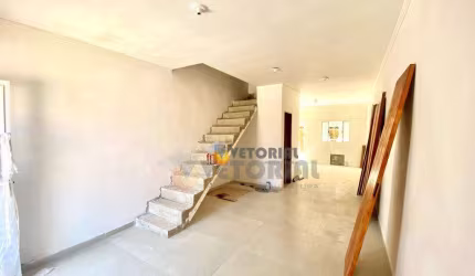 Sobrado com 2 dormitórios à venda, 80 m² por R$ 405.000,00 - Massaguaçu - Caraguatatuba/SP