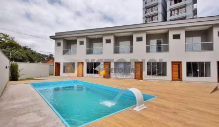 Sobrado com 2 dormitórios à venda, 72 m² por R$ 690.000,00 - Massaguaçu - Caraguatatuba/SP