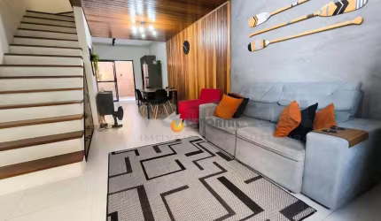 Sobrado com 2 dormitórios à venda, 95 m² por R$ 510.000 - Pontal de Santa Marina - Caraguatatuba/SP