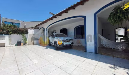 Casa com 4 dormitórios à venda, 246 m² por R$ 1.150.000 - Praia das Palmeiras - Caraguatatuba/SP