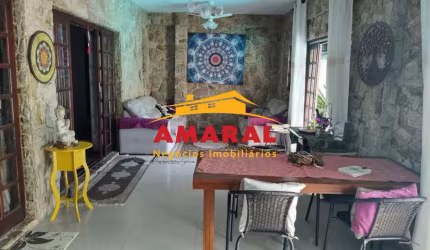 Casa com 4 quartos à venda na Avenida Ângelo Bianconi, Jardim Realce, Suzano, 172 m2 por R$ 1.150.000