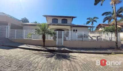 Casa com 4 dormitórios à venda, 245 m² por R$ 1.100.000,00 - Escola Agrícola - Blumenau/SC