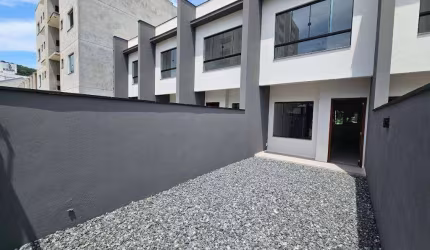 Casa com 2 dormitórios à venda, 83 m² por R$ 420.000,00 - Água Verde - Blumenau/SC
