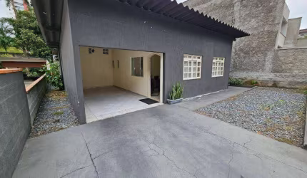 Casa com 3 dormitórios à venda, 142 m² por R$ 600.000,00 - Vila Nova - Blumenau/SC