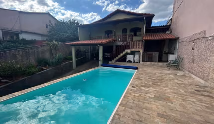 Casa 3 quartos, 1 suite, 4 vagas, piscina Bairro Nacional CONTAGEM
