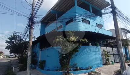 Triplex com 5 quartos à venda em Santíssimo - RJ