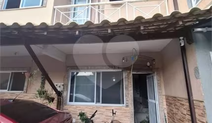 Casa de vila com 2 quartos à venda em Santíssimo - RJ