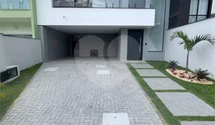 Condomínio com 3 quartos à venda em Guaratiba - RJ