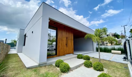 Casa com 3 quartos à venda na Das Cabiunas, 10, Pedra Branca, Palhoça por R$ 1.890.000
