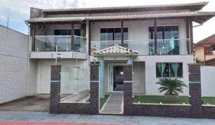 Casa com 8 quartos à venda na Rua José Cherem, 331, Carianos, Florianópolis por R$ 1.590.000