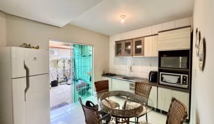 Casa com 2 quartos à venda na Arco Iris, 61, Potecas, São José por R$ 310.000