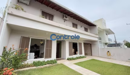 Casa com 4 quartos à venda na Rua Antônio Mattos Areas, 584, Estreito, Florianópolis por R$ 1.600.000