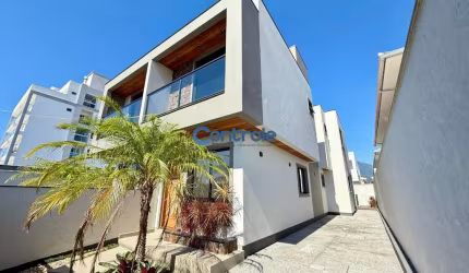 Casa com 3 quartos à venda na Rua Claudio Espindola, 77, Nova Palhoça, Palhoça por R$ 780.000