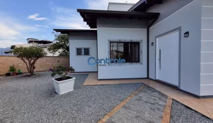 Casa com 3 quartos à venda na Lauro Rosar, 100, Aririu, Palhoça por R$ 1.050.000