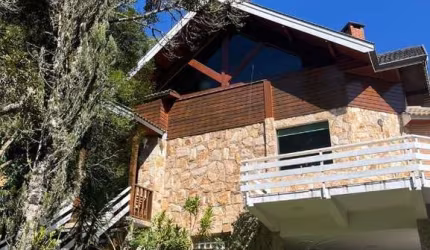 LINDO SOBRADO EM CAMPOS DO JORDÃO, 05 VAGAS, ÁREA GOURMET ! ! !