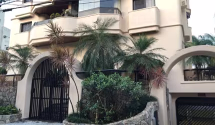 COBERTURA NO GUARUJÁ, SEMI MOBILIADO, ÁREA GOURMET, PISCINA, 03 VAGAS !!