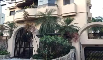 COBERTURA NO GUARUJÁ, SEMI MOBILIADO, ÁREA GOURMET, PISCINA, 03 VAGAS !!