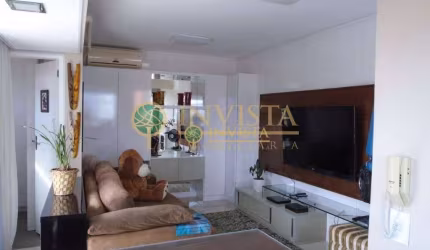 Duplex, terraço privativo com piscina, 2 quartos e 2 vagas à venda na Trindade.