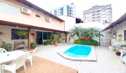Casa Residencial à venda, Barreiros, São José.