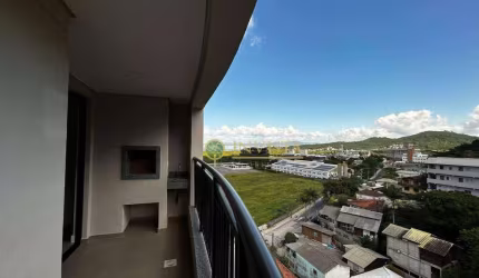 Apartamento novo de 2 quartos à venda no Saco Grande.