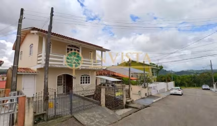 Casa de 2 pavimentos com 150m² à venda em Forquilhas.