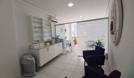 Sala Comercial à venda com 1 vaga no Córrego Grande.