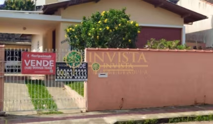 À venda | Casa com churrasqueira, edícula e 3 quartos - Jardim Atlântico, Florianópolis.