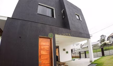 À venda | Condomínio Fechado, Piscina Privativa, 240 m², 4 quartos e 2 vagas - Canasvieiras, em Florianópolis.