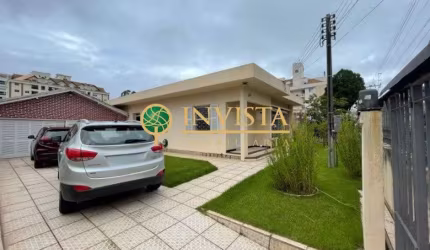 Casa com 145m² - À venda em Coqueiros.