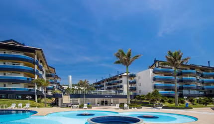 Sacada com churrasqueira, vista mar e 3 vagas à venda em condomínio Clube na Praia Brava.