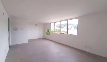 Sala Comercial à venda com 1 vaga de garagem no Saco dos Limões.