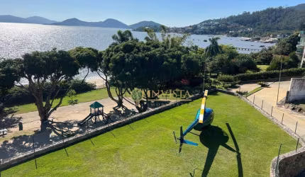 Mansão frente Mar em condomínio fechado - À venda em Cacupé, Florianópolis.