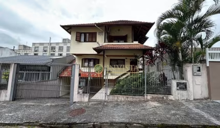 Casa com 4 dormitórios à venda, 320 m² por R$ 1.690.000,00 - Trindade - Florianópolis/SC
