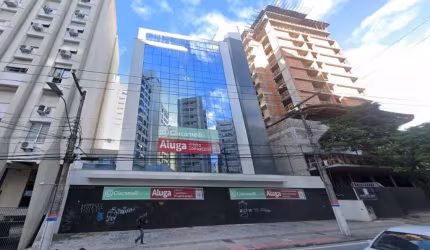 Localizado na Avenida Gama Deça, o prédio com 6 pavimentos