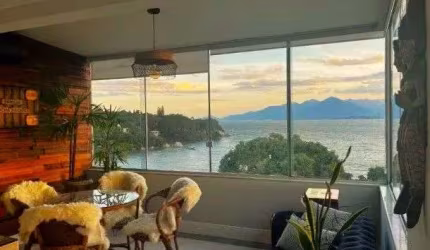 Frente Mar, Mobiliado, com 3 quartos sendo 2 suítes e vista mar