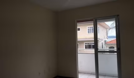 Próximo ao Ginásio Municipal Picadas do Sul, com 2 quartos, sacada e 1 vaga