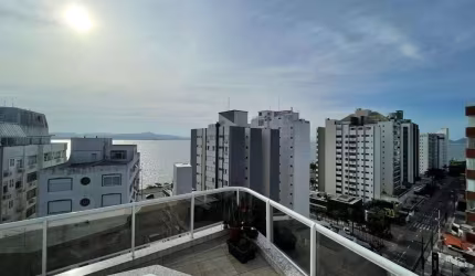Terraço com vista mar e hidromassagem, 4 quartos, 2 vagas e área de lazer completa no bairro Agronômica - À venda em Florianópolis.