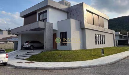 4 quartos em condomínio fechado com infraestrutura de lazer completa à venda no Ratones em Florianópolis.