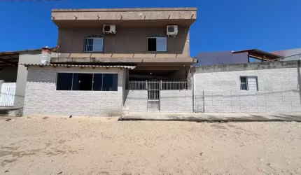 Frente Mar, 7 quartos, terraço e 3 vagas na praia de Cacupé - Á  venda em Florianópolis
