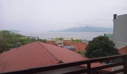Casa com piscina, vista mar e 3 quartos à venda no bairro Itaguaçu.