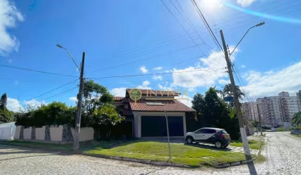 À venda | 540 m², 2 pavimentos, churrasqueira e 3 quartos - Parque São Jorge / Itacorubi.