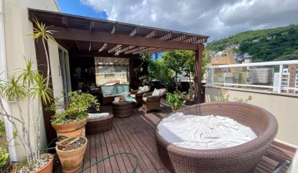 Duplex, terraço, espaço gourmet, 3 quartos e 2 vagas à venda próximo ao Beiramar Shopping.