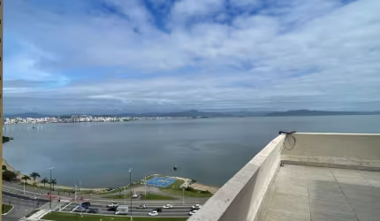 Duplex com terraço e vista mar, 2 suítes e 4 vagas à venda ao lado do Beiramar Shopping.