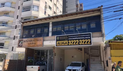 Sala (Sobreloja) comercial com 300m² de área privativa localizada na Av. Hercílio Luz.