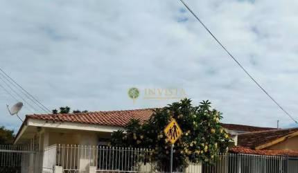 6 quartos, 3 vagas e amplo quintal no bairro Ipiranga - À venda em São José.
