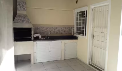 À venda - 2 andares, 2 quartos e 2 vagas de garagem - em Forquilhas/São José