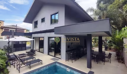 Em condomínio fechado com espaço gourmet, piscina aquecida e 4 vagas à venda em Santo Antônio de Lisboa.