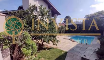 Casa com piscina, churrasqueira, 3 suítes e Hidromassagem à venda na Lagoa da Conceição.