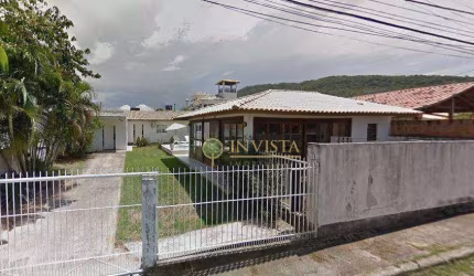 Área de churrasqueira com piscina, 2 quartos e 2 vagas à venda no Campeche.